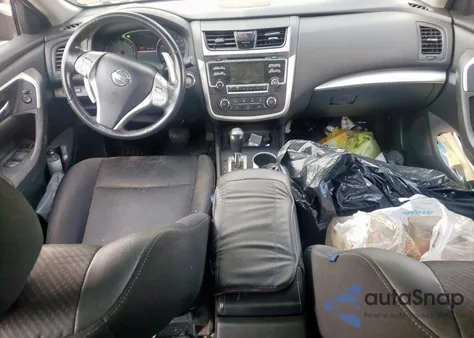 2017 Nissan Altima 2.5 z USA, uszkodzony, nr VIN 1N4AL3AP5HC111670